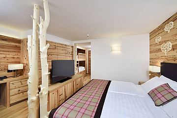 The Ravelli Hotel, Trentino, is the perfect place for those, seeking relaxation, and all of you, who want to collect memories of nature experiences. The Ravelli Hotel, Trentino, is the perfect place for those, seeking relaxation, and all of you, who want to collect memories of nature experiences.