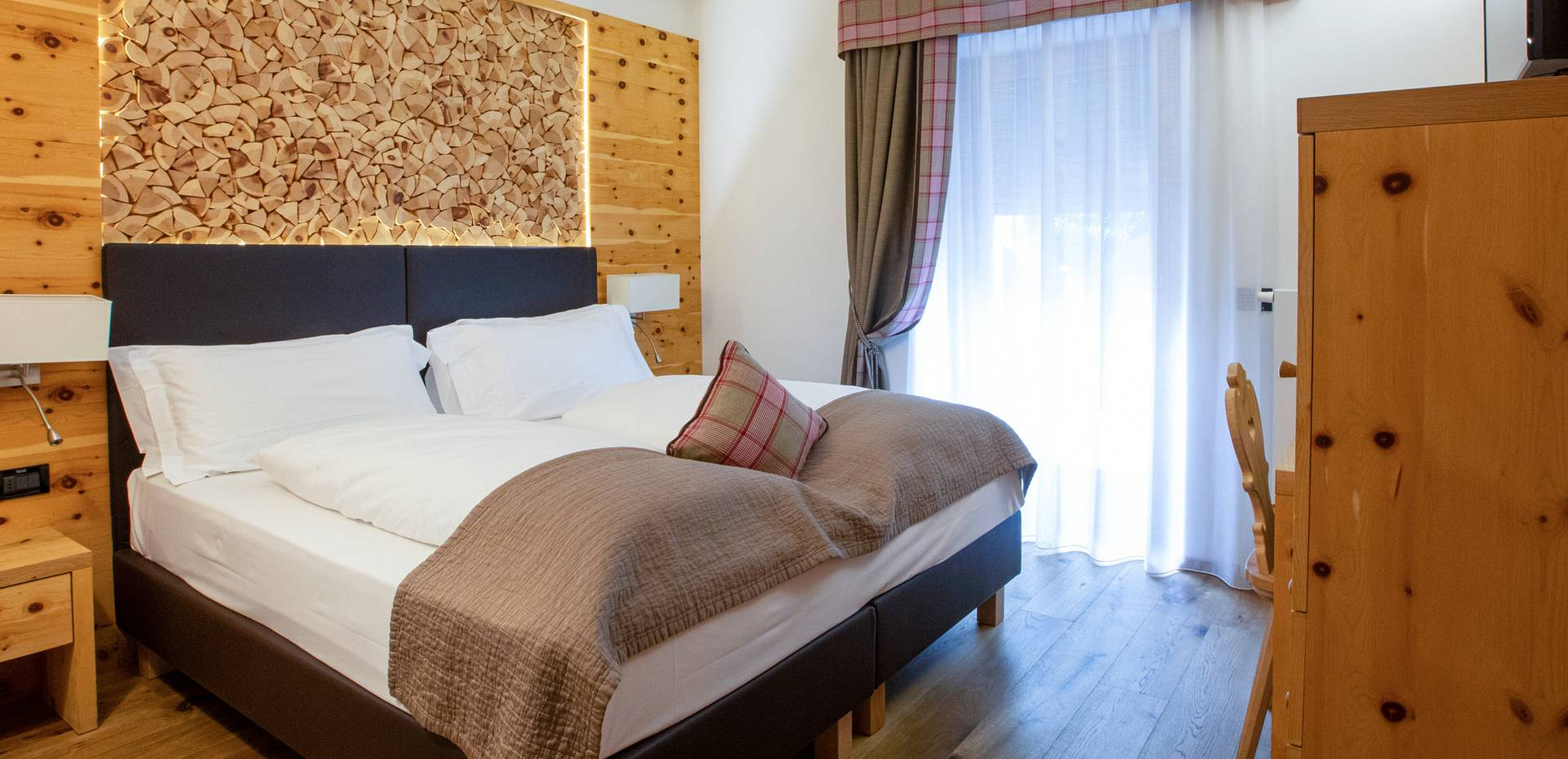 Doppel-, Drei- & Vierbettzimmer 4-Sterne Hotel Italien